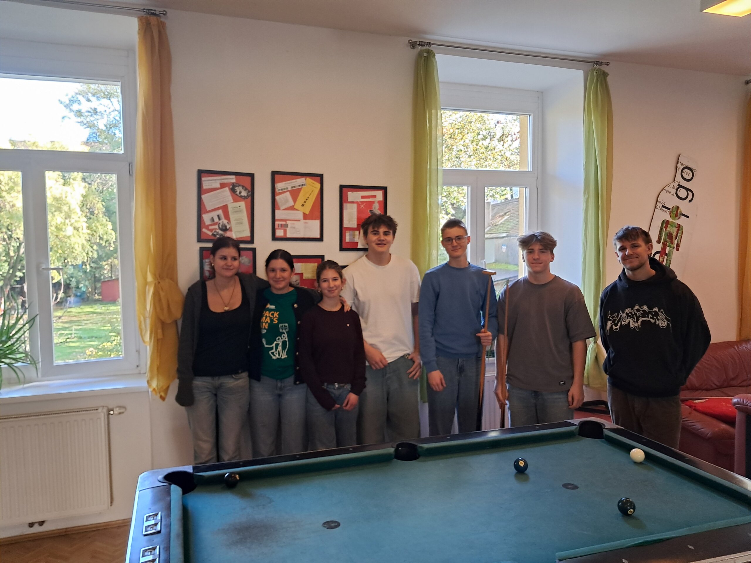 Gruppenfoto von Schüler*innen im Aloisianum.